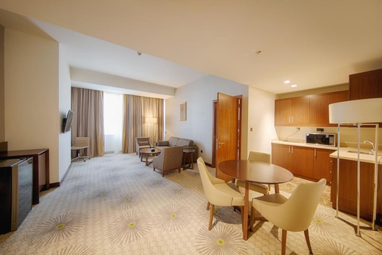 Holiday Suites Al Aziziah Mekke Dış mekan fotoğraf A room at the hotel