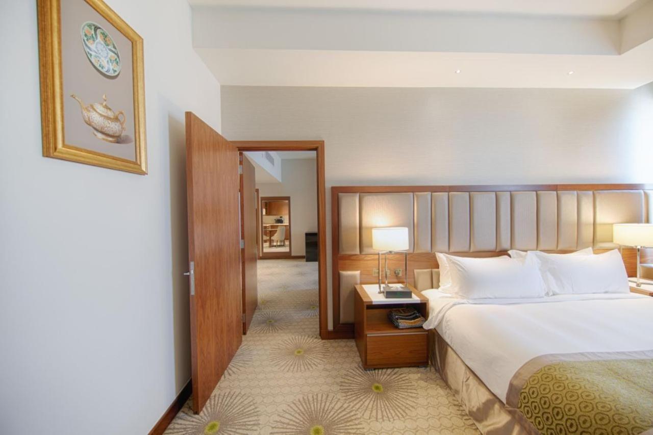 Holiday Suites Al Aziziah Mekke Dış mekan fotoğraf A room at the hotel