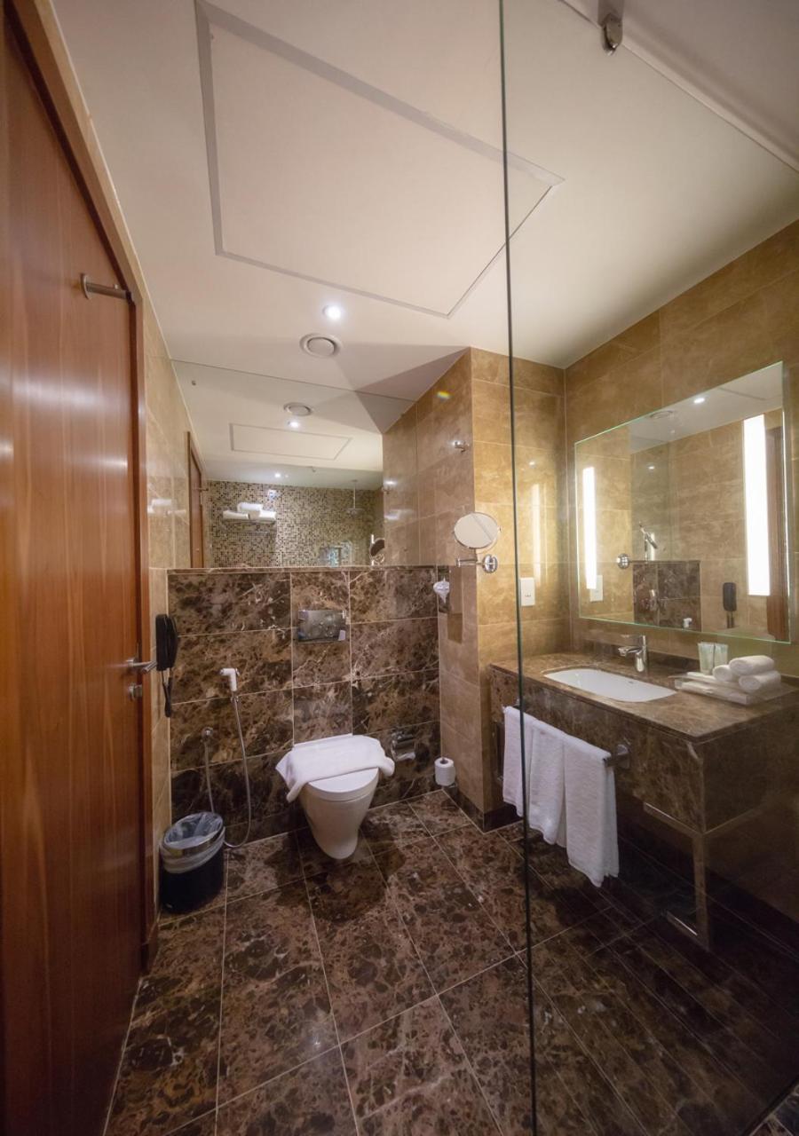 Holiday Suites Al Aziziah Mekke Dış mekan fotoğraf A bathroom at the hotel