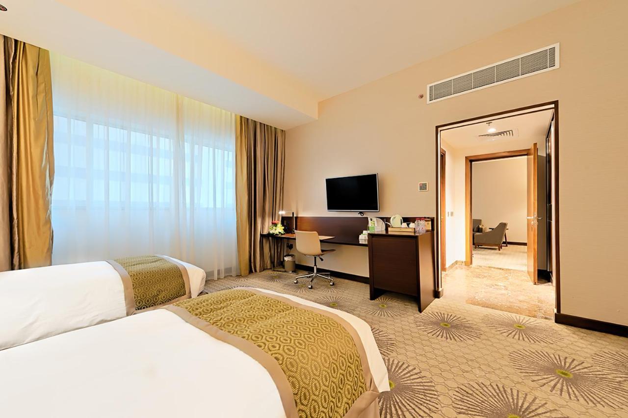 Holiday Suites Al Aziziah Mekke Dış mekan fotoğraf A room at the hotel