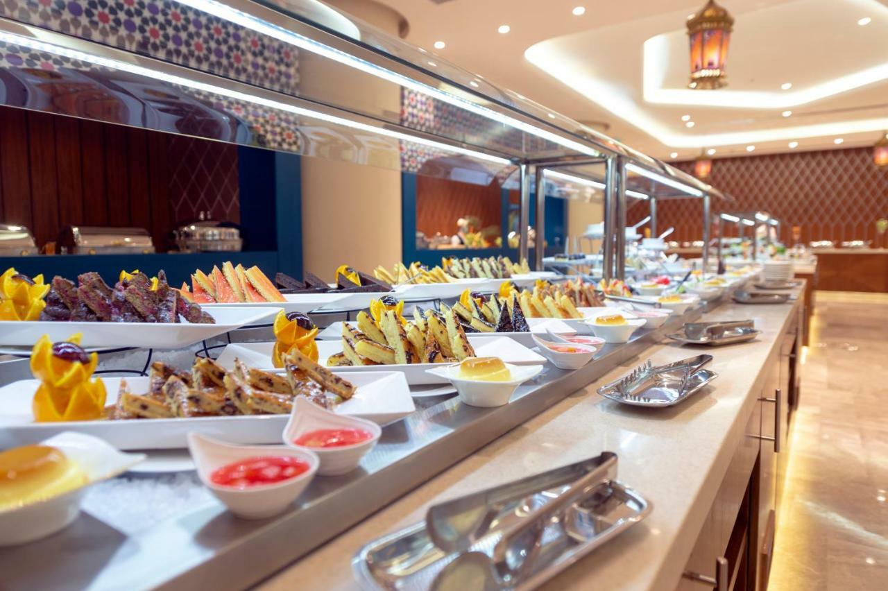 Holiday Suites Al Aziziah Mekke Dış mekan fotoğraf Buffet at the hotel