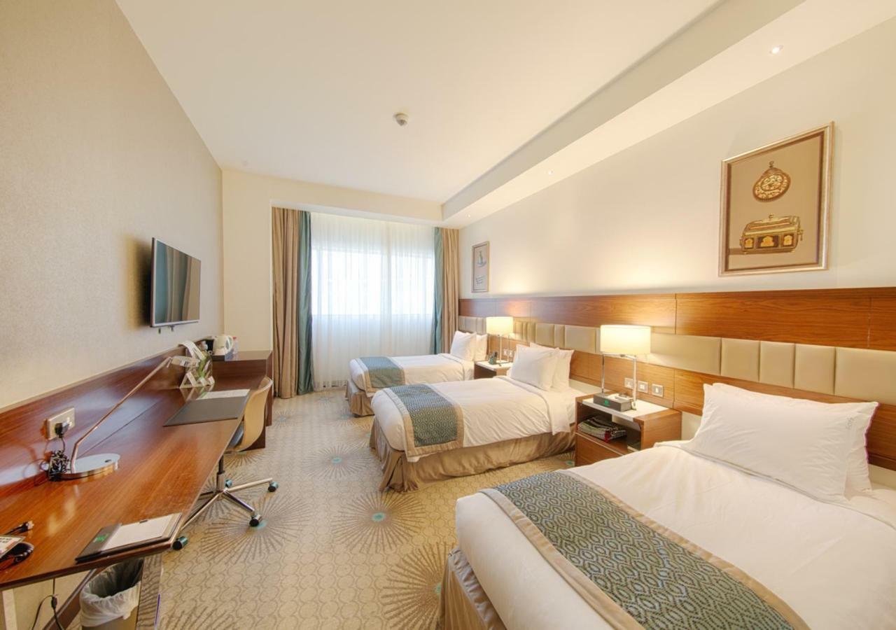 Holiday Suites Al Aziziah Mekke Dış mekan fotoğraf A room at the hotel